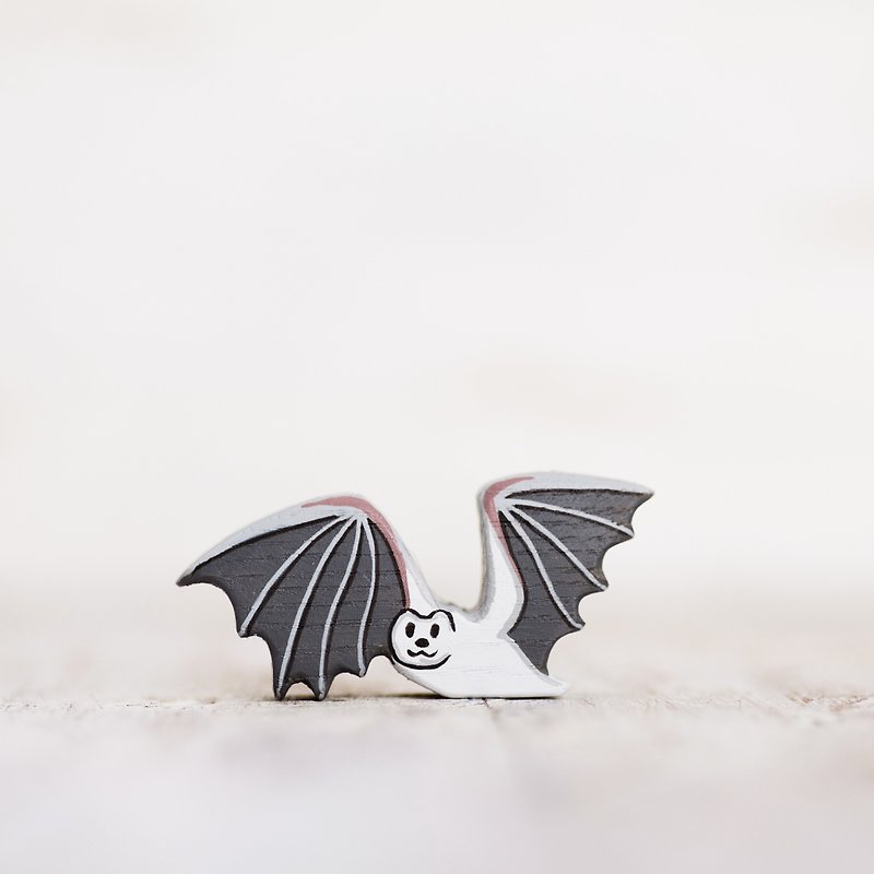 Wooden night bat figurine Exotic animals - 玩具/玩偶 - 环保材料 灰色