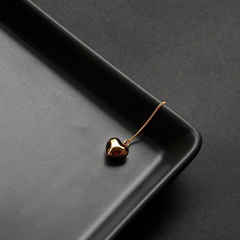 N IS FOR NEVERLAND金色陶瓷爱心 925纯银耳线（单只售） - 耳环/耳夹 - 瓷 