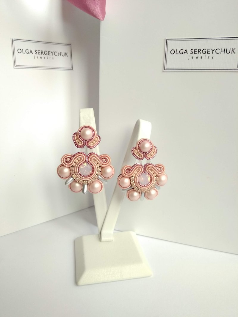 Earrings Drop earrings with glass pearlsChristmas Gift Wrapping - 耳环/耳夹 - 其他材质 粉红色