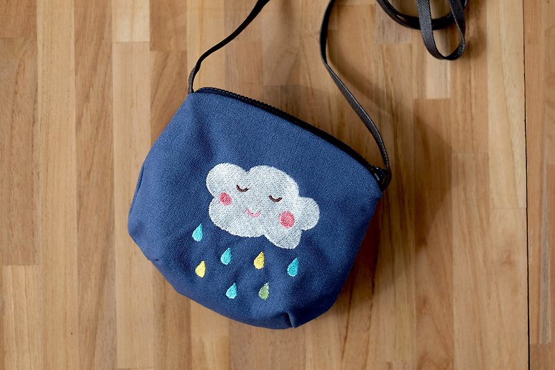 微笑云朵彩色雨滴刺绣图案斜背包 - 侧背包/斜挎包 - 棉．麻 蓝色