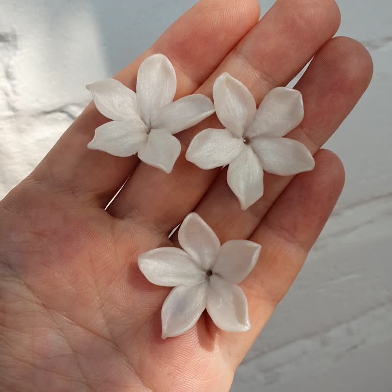 Big five leaf flower polymer clay 3 cm, Floral beads - 零件/散装材料/工具 - 塑料 白色