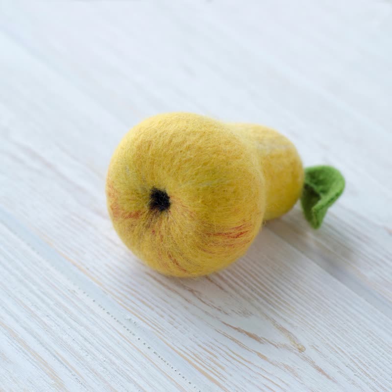 Handmade Felted Yellow Pear Pin Cushion Sewing Gift for Crafter - 编织/刺绣/羊毛毡/裁缝 - 羊毛 黄色