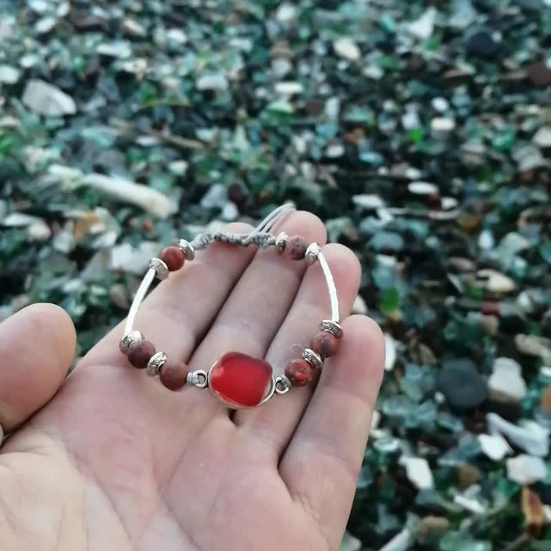 Red sea glass bracelet.Sea glass jewelry for sea glass lover.Handcrafted jewelry - 手链/手环 - 玻璃 红色