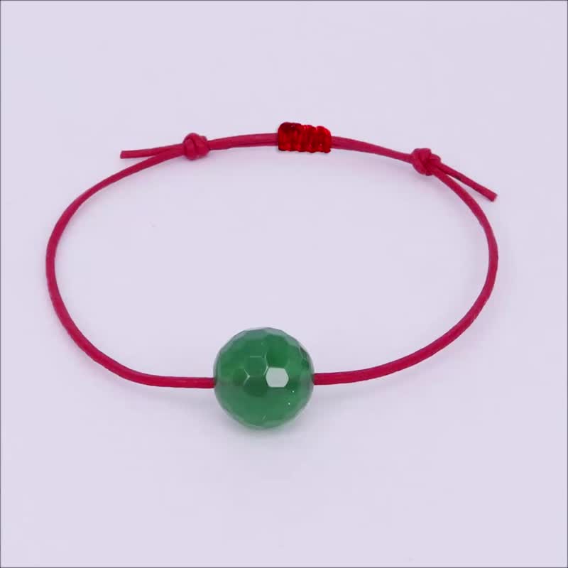 皮绳绿玛瑙手链 幸运红绳x生日宝石 八月诞生石 轻松收紧可调式 - 手链/手环 - 宝石 绿色