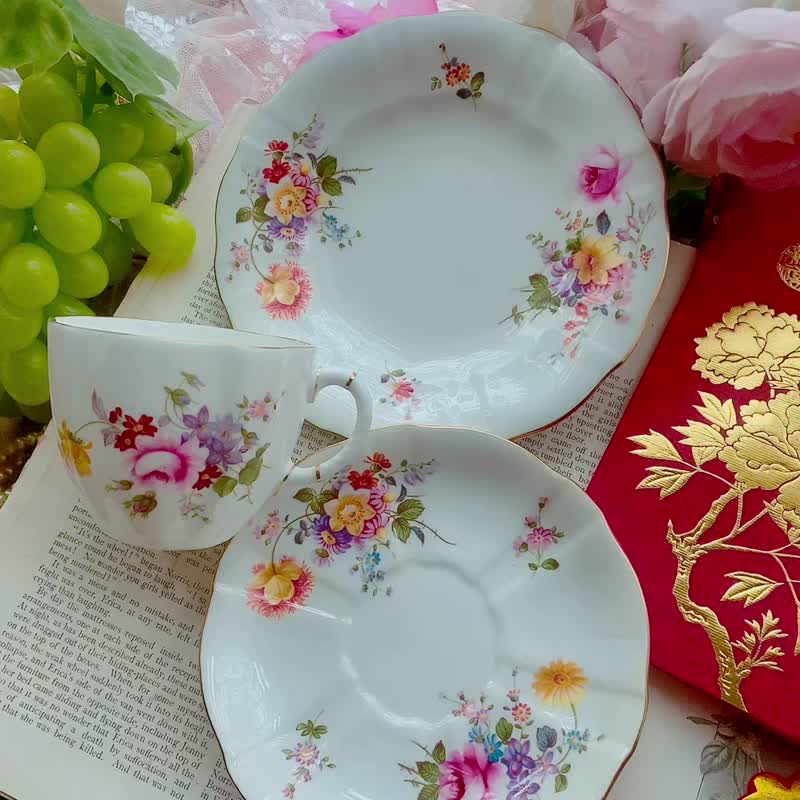 Royal crown derby 手绘玫瑰花卉经典玫瑰园花茶杯两件组库存品 - 茶具/茶杯 - 瓷 多色