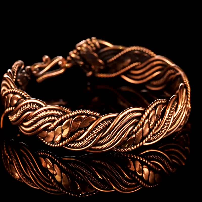 铜手镯。 作者手工。 时尚手链。 精致的风格。钢丝编织。艺术。 - 手链/手环 - 铜/黄铜 金色