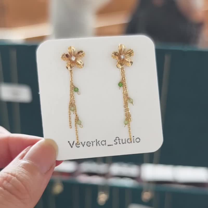 【Veverka】碧波 - 天然石耳环 橄榄石 透辉石 - 耳环/耳夹 - 半宝石 绿色
