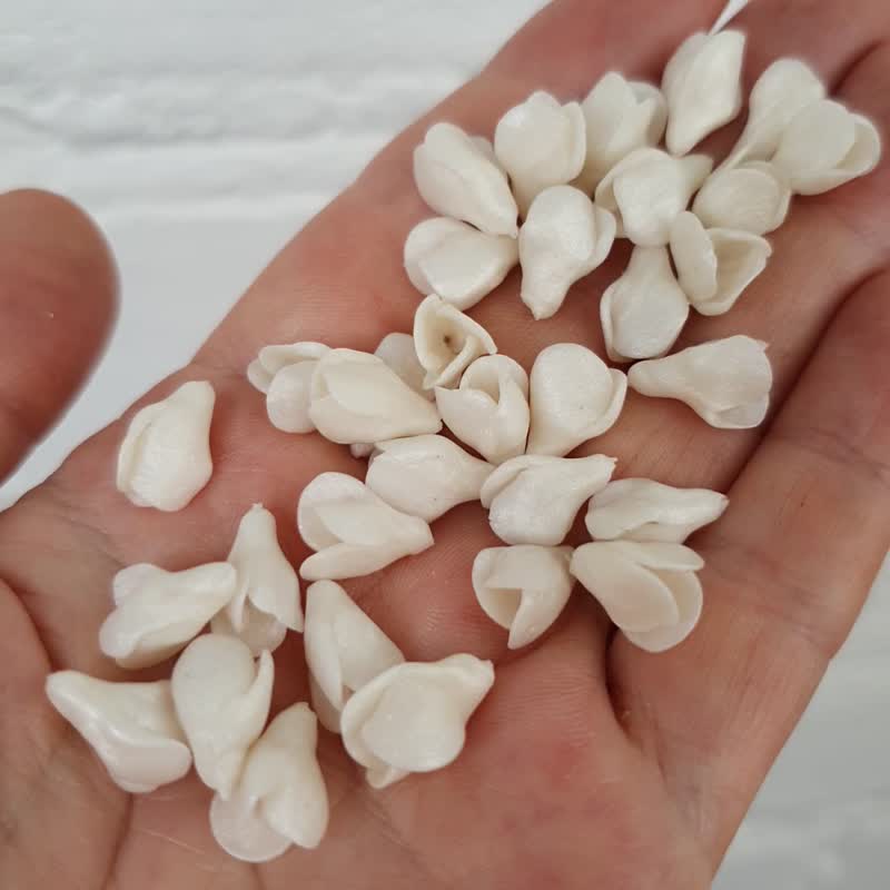 Pearl Buds Flower BedasPolymer Clay Floral Buds for Making Jewelry - 零件/散装材料/工具 - 粘土 白色